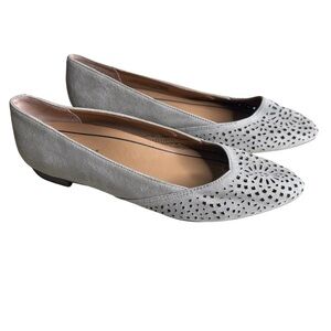 Vionic Carmela Perforated Suede Flats. Size 6.5 Wide